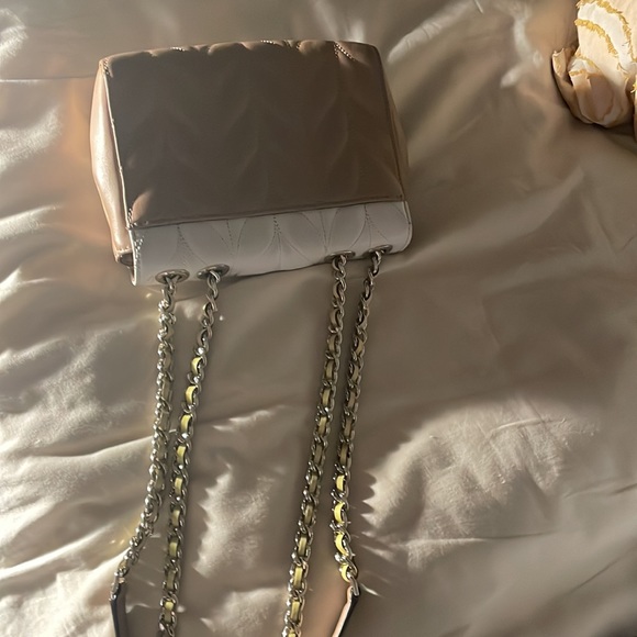 Beautiful & clean Kate Spade crossbody cream & tan with gold chain straps - Picture 5 of 5